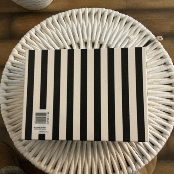 Kate Spade scarf and hat set - Picture 3 of 4